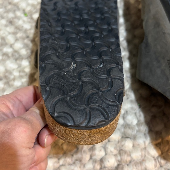 Birkenstock Dark Brown Double Buckle Arizona Sandals
Size-  Women’s 10/Men’s 8 - Picture 7 of 10